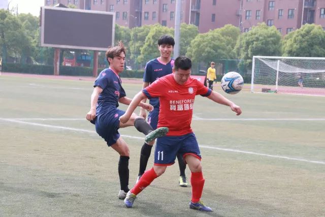 蒋振邦与魏雅欣在亚运羽毛球决赛中夺金
